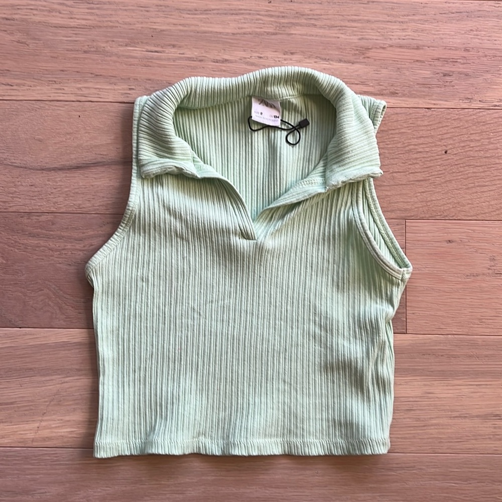 Zara girls green cropped poloโ shirt.